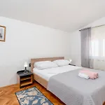 شقة Bozica